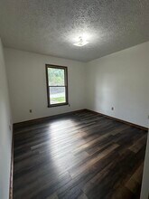 106 Sharon Dr in Clearfield, KY - Foto de edificio - Building Photo