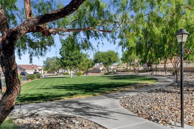 8325 Jo Marcy Dr in Las Vegas, NV - Building Photo - Building Photo