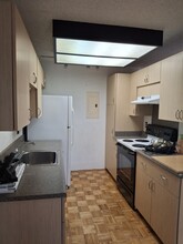 271 Mananai Pl, Unit CrossPointe in Honolulu, HI - Building Photo - Building Photo