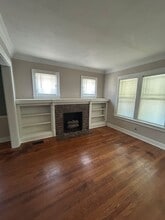 5328 Rockhill Rd in Kansas City, MO - Building Photo - Building Photo