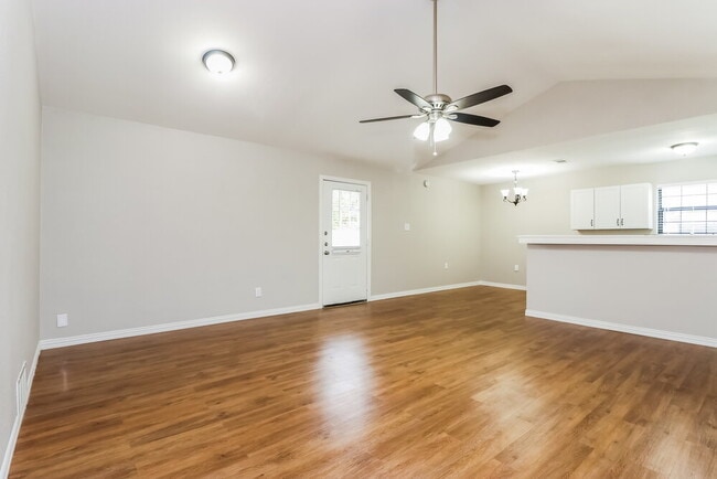 1108 N Knowles Dr in Saginaw, TX - Building Photo - Building Photo