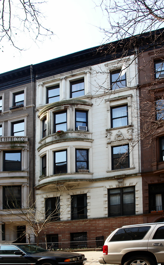 38 W 69th St in New York, NY - Building Photo - Building Photo