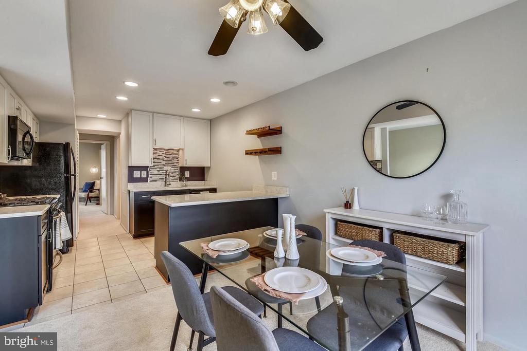 2044 Royal Fern Ct in Reston, VA - Building Photo