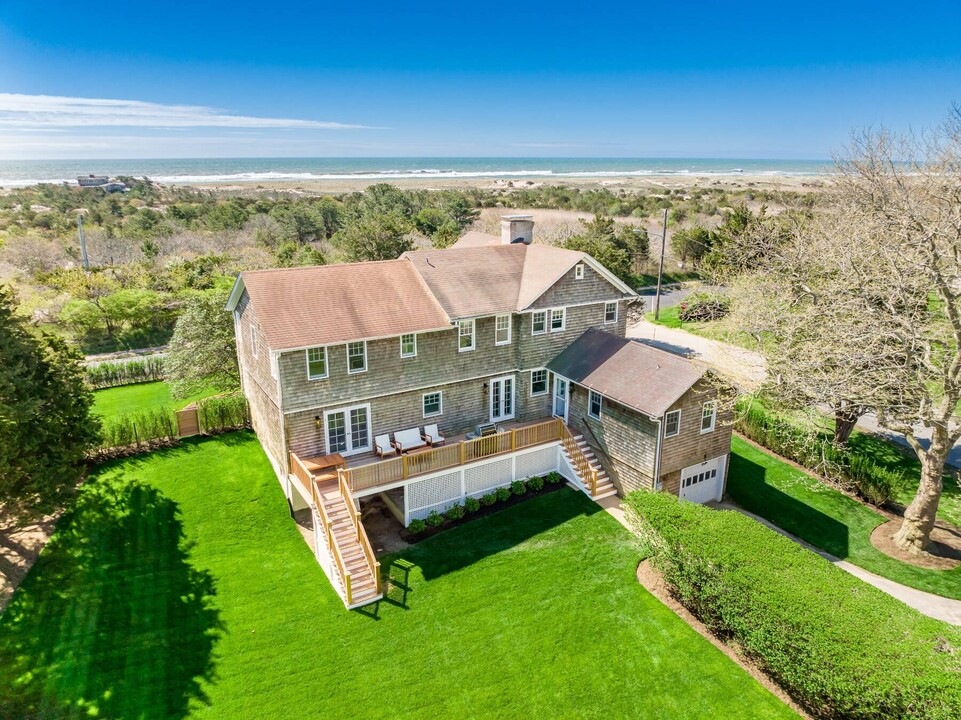 336 Bluff Rd in Amagansett, NY - Building Photo