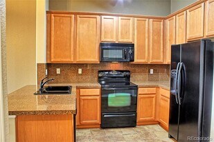 15460 Canyon Gulch Ln in Englewood, CO - Building Photo