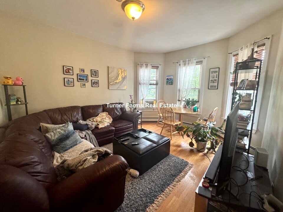 19 Speridakis Ter in Cambridge, MA - Building Photo