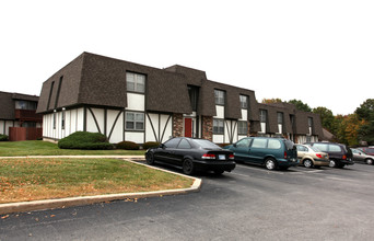 Wycliff West Apartments in Overland Park, KS - Building Photo - Building Photo