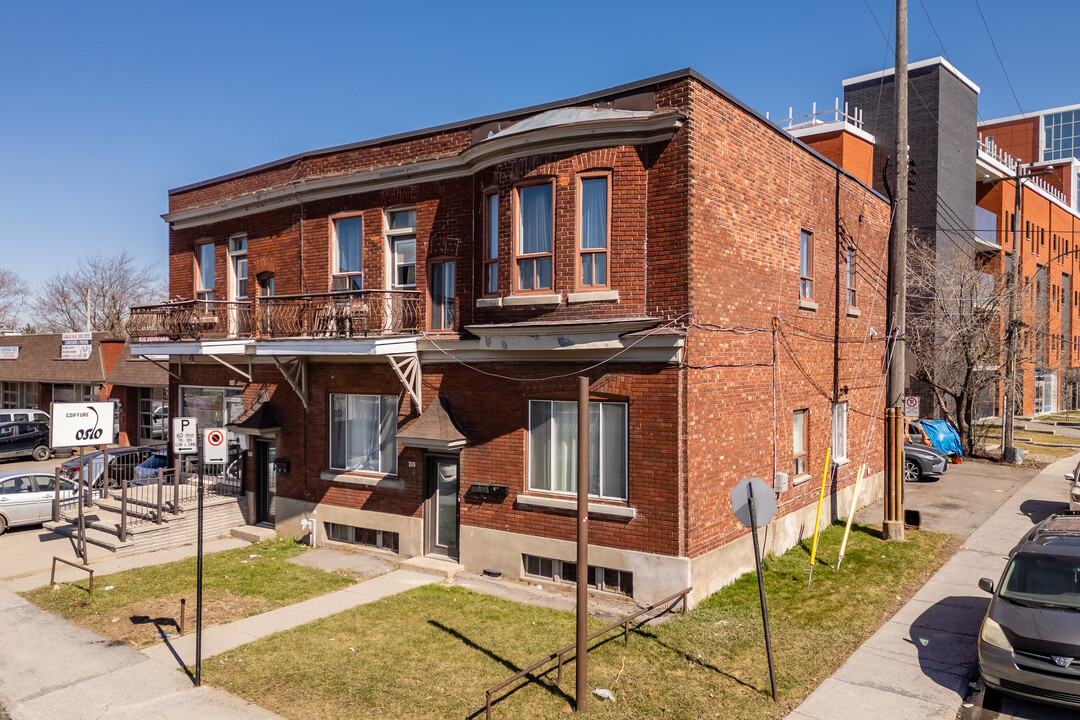 7119 De La Côte-Des-Neiges Ch in Montréal, QC - Building Photo