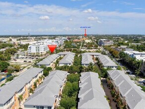 308 W Mallory Cir in Delray Beach, FL - Building Photo - Building Photo