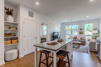 Fifth x Northwest in Columbus, OH - Foto de edificio - Building Photo