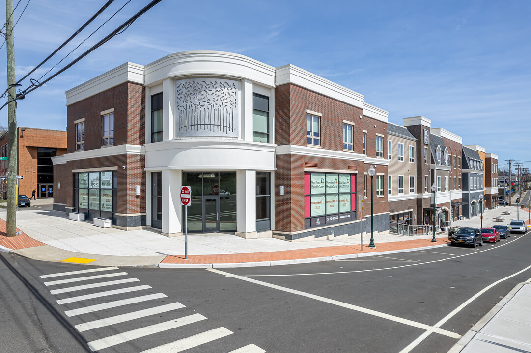 Parkview at University Place in West Haven, CT - Building Photo