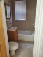 360 Riverway, Unit 8 in Boston, MA - Foto de edificio - Building Photo