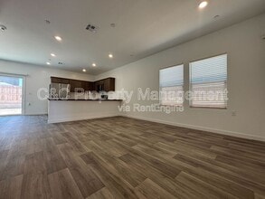 1024 Deerhorn Dr W in Madera, CA - Building Photo - Building Photo