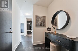 11-4711 Yorkville Ave in Toronto, ON - Building Photo - Building Photo
