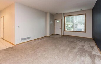 277 S 79th St in West Des Moines, IA - Building Photo - Building Photo