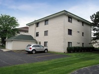 8401-8425 Captons Ln in Darien, IL - Building Photo - Building Photo