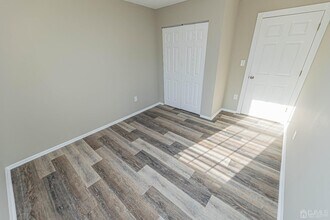 142 Darwin Ln in North Brunswick, NJ - Building Photo - Building Photo