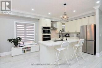 12 El Camino Way in Brampton, ON - Building Photo - Building Photo