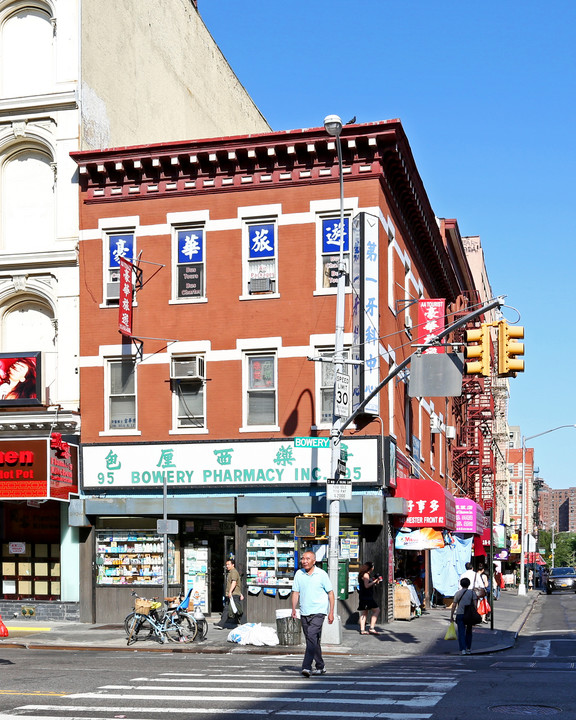 95 Bowery in New York, NY - Building Photo