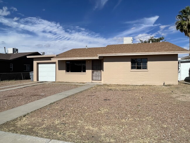 8155 La Paloma Cir in El Paso, TX - Foto de edificio - Building Photo