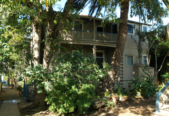 The Magnolia in Santa Barbara, CA - Foto de edificio - Building Photo