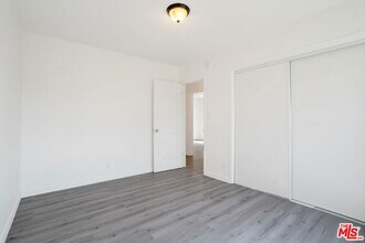 241 W 84th St in Los Angeles, CA - Building Photo - Building Photo