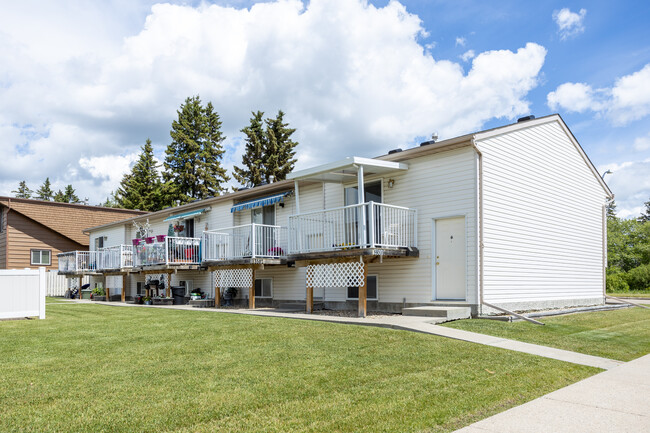 3502 48 Av in Red Deer, AB - Building Photo - Building Photo