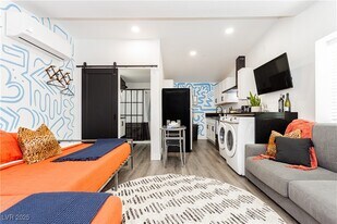 522 E St Louis Ave in Las Vegas, NV - Building Photo