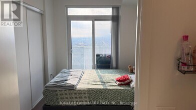 225 Commerce St in Vaughan, ON - Building Photo - Building Photo