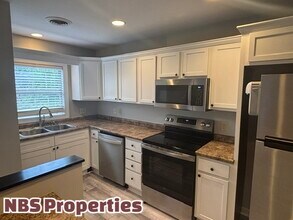 6523 Deane Hill Dr in Knoxville, TN - Building Photo - Building Photo