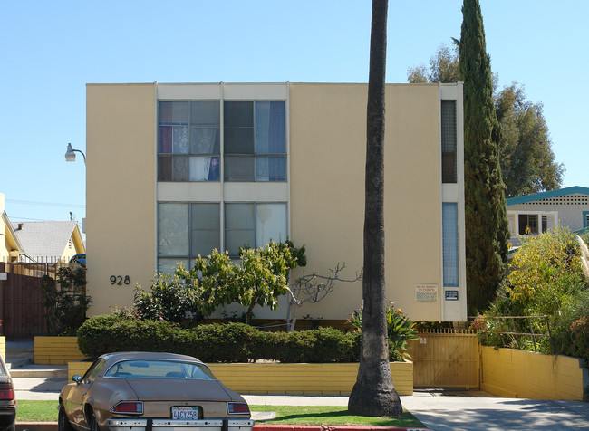 928 N Mariposa Ave in Los Angeles, CA - Building Photo - Building Photo