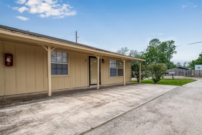 8430 Round Rock Dr in Houston, TX - Building Photo - Building Photo