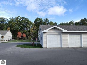 1542 Simsbury St in Traverse City, MI - Building Photo - Building Photo