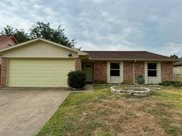 2312 Versailles Dr in Carrollton, TX - Building Photo