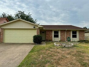 2312 Versailles Dr in Carrollton, TX - Building Photo - Building Photo