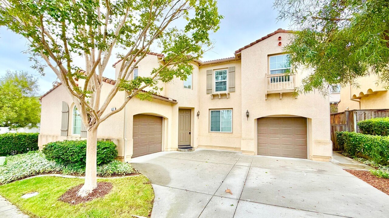 531 Camino Verde in San Marcos, CA - Building Photo