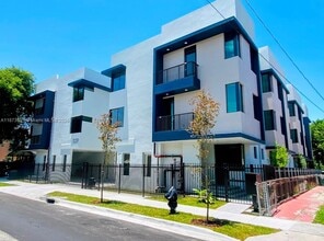 1251 SW 3rd St in Miami, FL - Building Photo - Building Photo