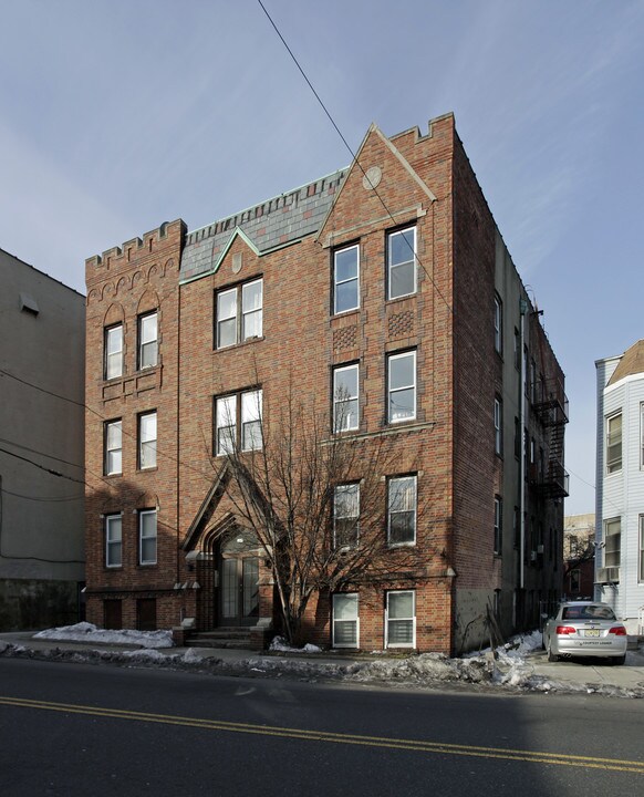 103-105 Tonnele Ave in Jersey City, NJ - Foto de edificio