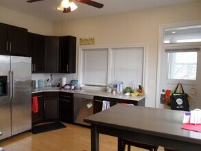 3010 N Greenview Ave-Unit -2 in Chicago, IL - Building Photo - Building Photo