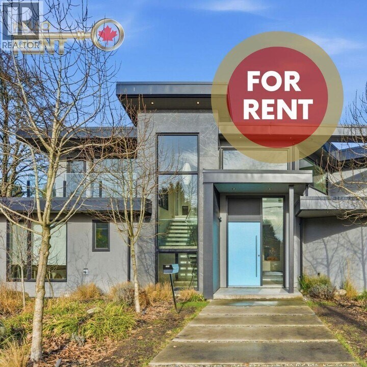 2710 Crescentview Dr in North Vancouver, BC - Building Photo