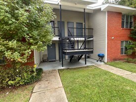 390 Guzzardo Ln in Independence, LA - Building Photo