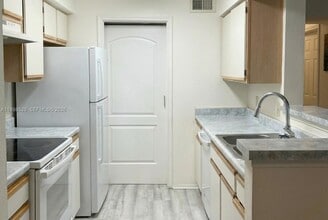 2420 NW 33rd St in Oakland Park, FL - Building Photo - Building Photo