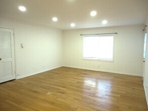 2818 Dundee Rd, Unit 11A in Northbrook, IL - Building Photo - Building Photo