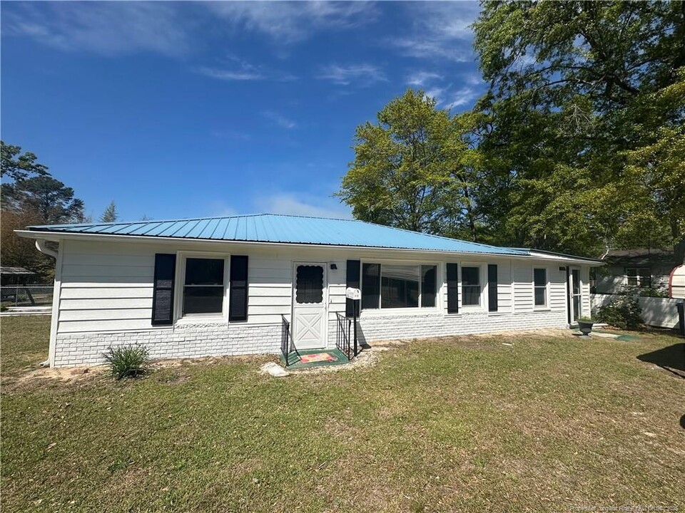 410 W 6th Ave in Raeford, NC - Building Photo