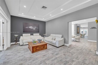 2263 SW 12th St in Miami, FL - Foto de edificio - Building Photo