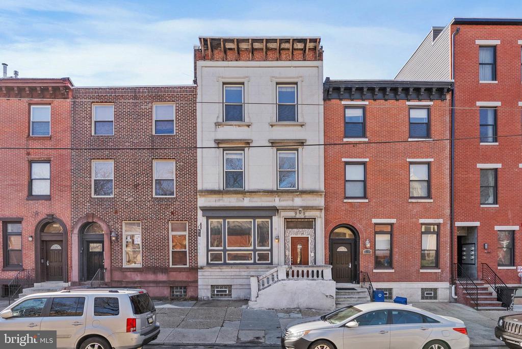 1712 W Girard Ave in Philadelphia, PA - Building Photo