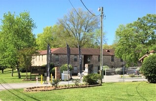 Chateau Royale West in Chattanooga, TN - Building Photo