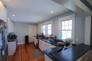 47 Lewis St in Newton, MA - Building Photo