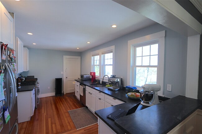 47 Lewis St, Unit 2, Unit 2