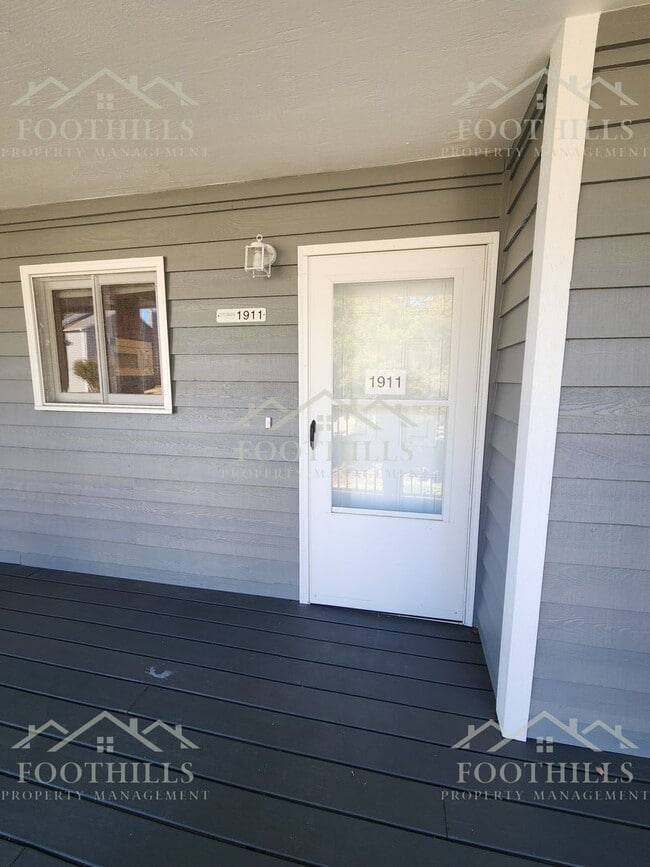 property at 1911 Northlake Dr